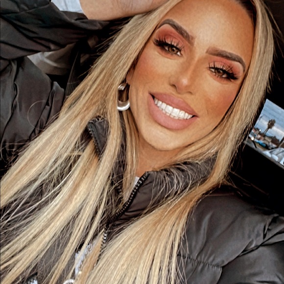 Meet your Posher, Christina - Picture 6 of 6